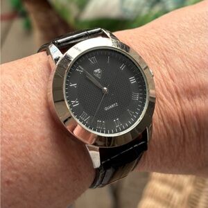 DF Men’s Silver & Black face & band very elegant 42 mm w/ battery